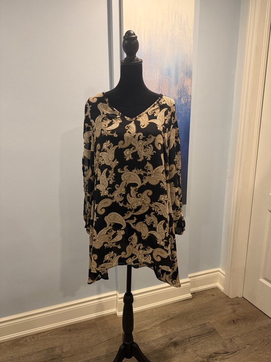 Robin artizan signature Tops - Buy 5 for 10$ ❗️Black Paisley-Print V-Neck Long Sleeve Tunic